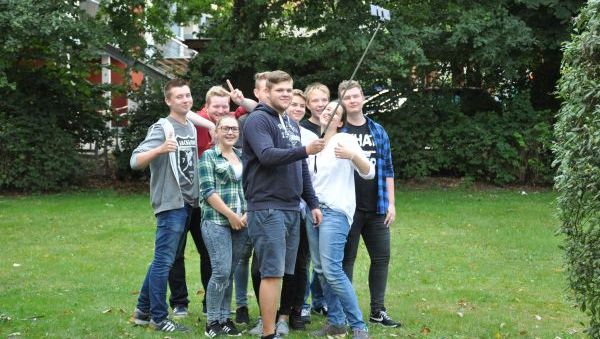 Gruppe junger Menschen